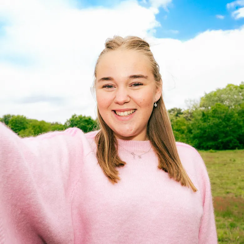 Afbeelding van Naomi heeft nierfalen: ‘Ik zit opgesloten, vastgeketend in bed.’