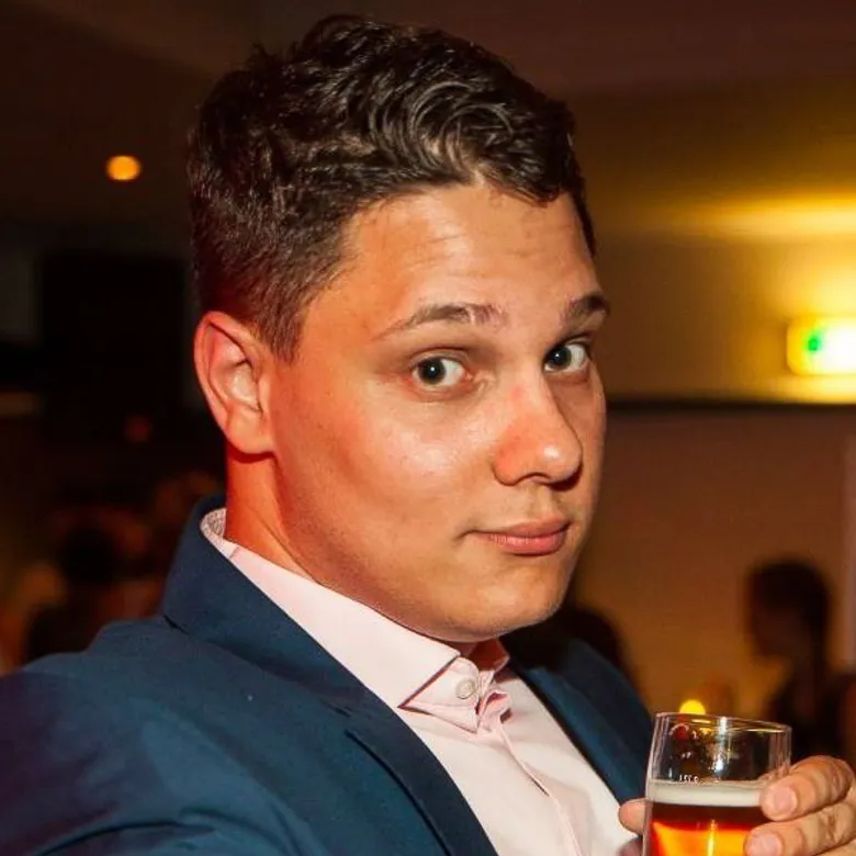 Afbeelding van Reda (28) overleed door oververhitting na xtc: ‘Het was gewoon pure pech’ | Van de Wereld