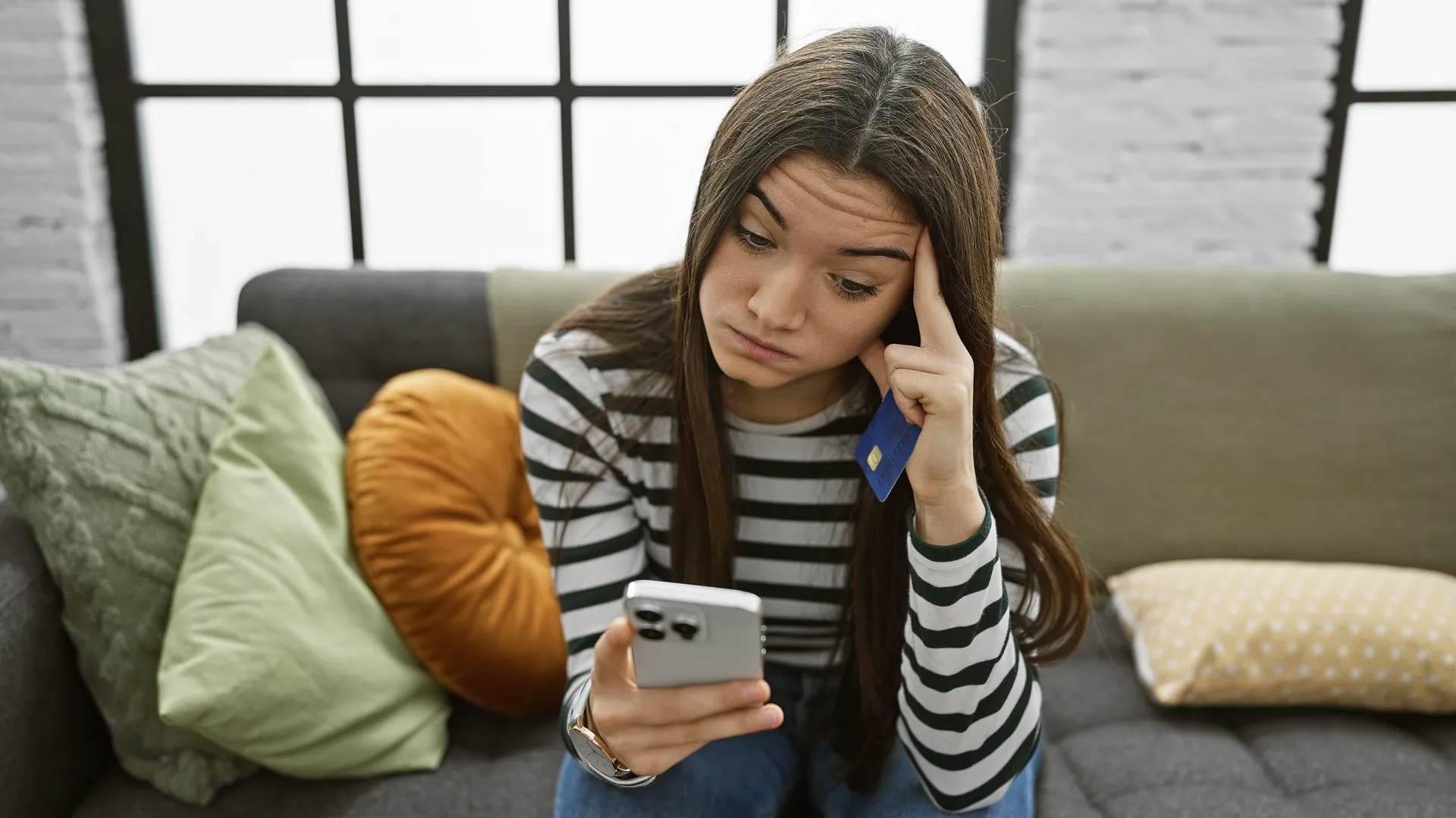 Afbeelding van Laura en Myrthe raakten in schulden door Klarna: 'Het ging van kwaad tot erger'