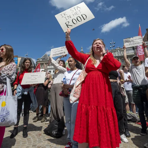Afbeelding van Emy heeft 40.000 euro studieschuld: ‘Ineens had ik twee chronisch zieke ouders’