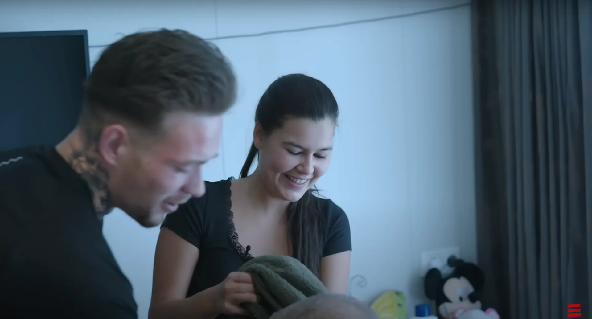 Afbeelding van Diva Brons werkt een dag in de zorg: 'Ik ben nog niet zo snel, maar ik ben wel lief'