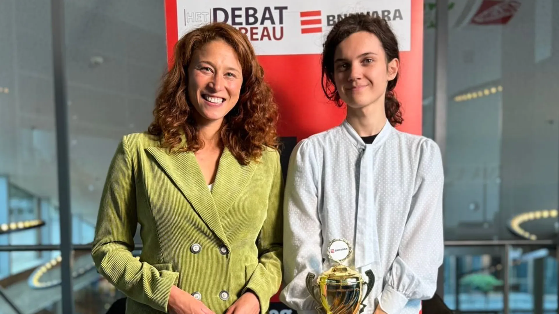 Afbeelding van Emilia (18) wint met speech over transzorg de Impact Award: 'Iedere dag telt'