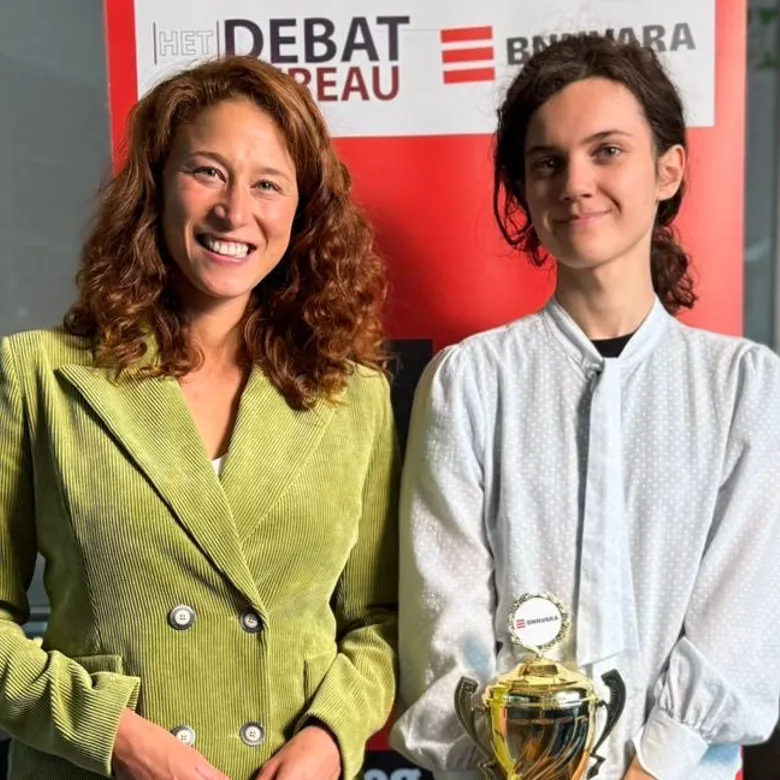 Afbeelding van Emilia (18) wint met speech over transzorg de Impact Award: 'Iedere dag telt'