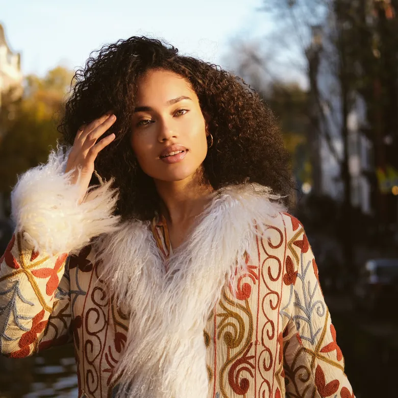 Afbeelding van Daisy (27) voelt zich alleen tussen de mensen: ‘Ik mis een diepere laag’