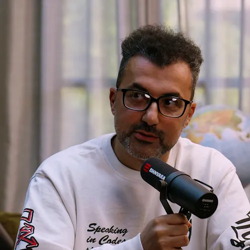 Özcan Akyol over De Geknipte Gast: ‘Had zulke intense interviews niet verwacht’