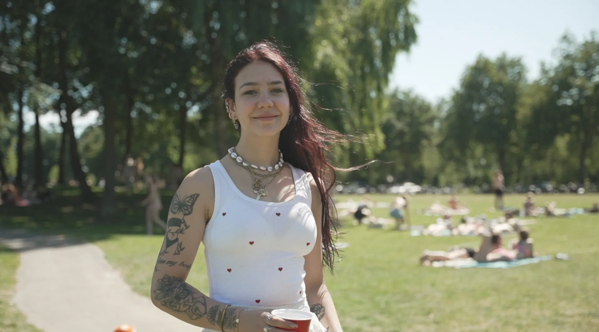 Afbeelding van Eliána (21) heeft vaginisme en incontinentie: 'Als ik voel dat ik moet plassen dan loopt het al'