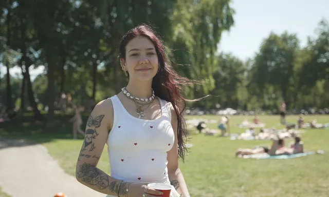 Afbeelding van Eliána (21) heeft vaginisme en incontinentie: 'Als ik voel dat ik moet plassen dan loopt het al'