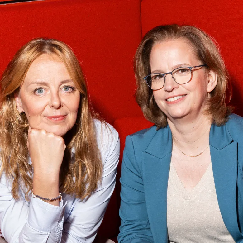 Afbeelding van BNNVARA-directie Suzanne Kunzeler en Lonneke van der Zee: 'Ons verhaal is meer nodig dan ooit’
