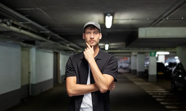 Afbeelding van Julien Kooij over de dood en wat écht telt: 'Het zijn niet de overuren, promoties of prijzen'
