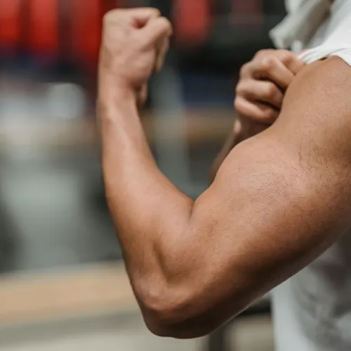 Afbeelding van Looksmaxxing: wat is het en wat zijn de gevaren?
