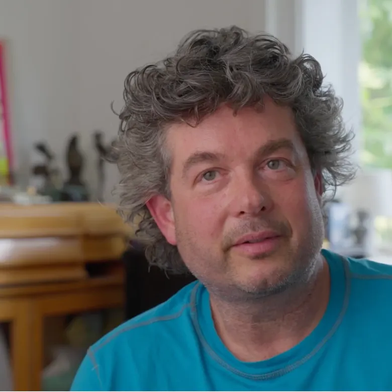Afbeelding van Bart (52) verliet de Van der Pekbuurt: ‘Ik woonde in een hele mooie buurt, maar in een slecht huis’