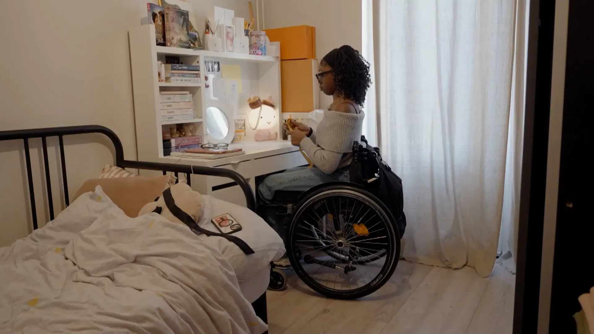 em_Woonkoorts_AFL6_MXFCHECK_21-11-2025.00_04_53_07.Still002