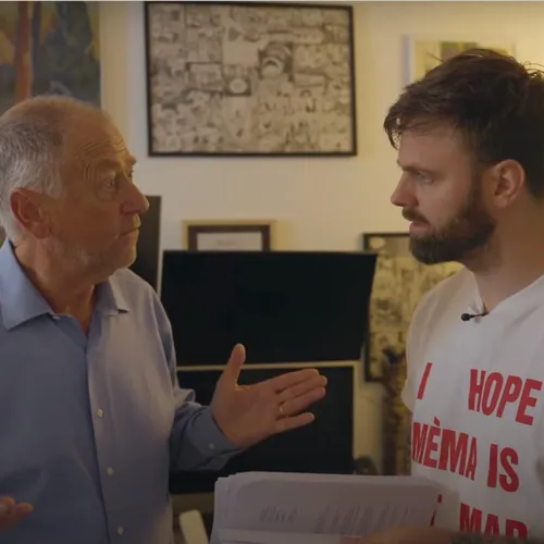 Afbeelding van BOOS: Oud-politicus Cees van Leeuwen intimideert huurders en trapt camera kapot