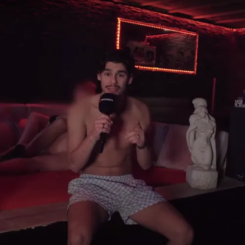 Afbeelding van Juan gaat naar een swingersclub: 'Oh, daar wordt gevingerd'