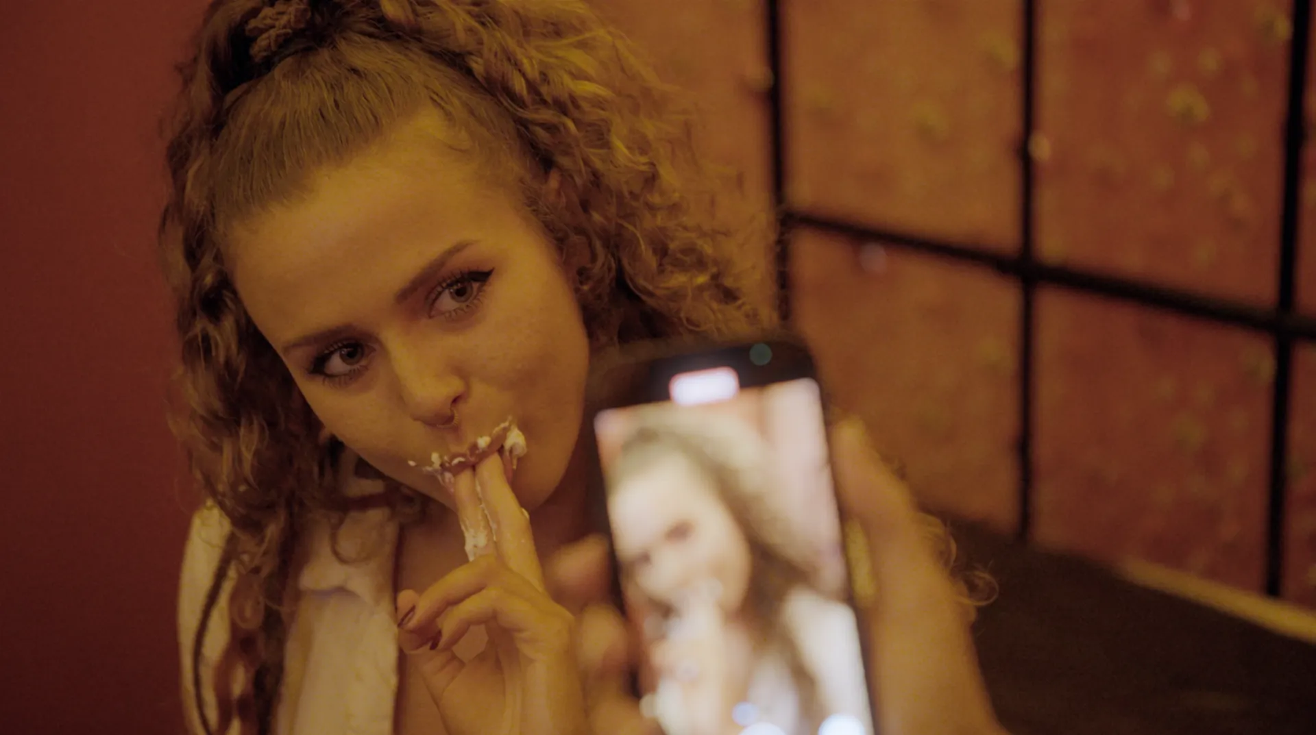 1920_stillboodwafl01_13 (1)