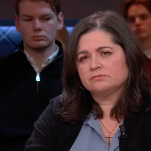 De moeder van Roser werd vermoord door haar vader: ‘Hij zei: morgen gaat het gebeuren’