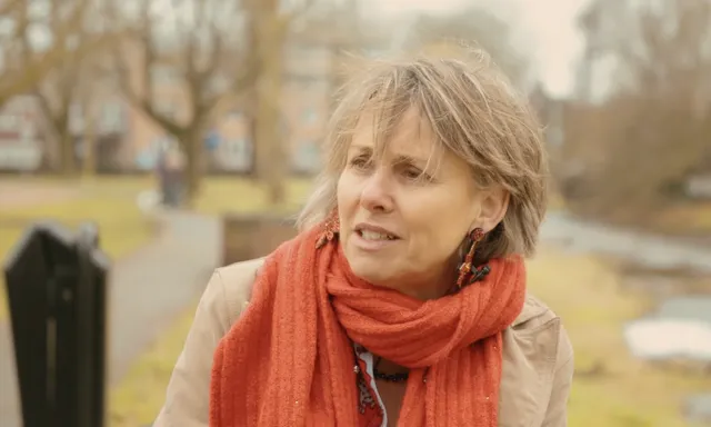 Afbeelding van Eva is sekszorger: 'Ieder mens heeft behoefte aan huidcontact, aan knuffelen, strelen en seks'