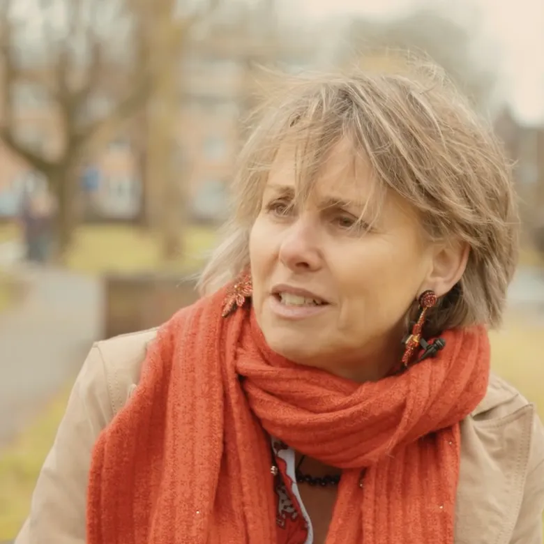 Afbeelding van Eva is sekszorger: 'Ieder mens heeft behoefte aan huidcontact, aan knuffelen, strelen en seks'