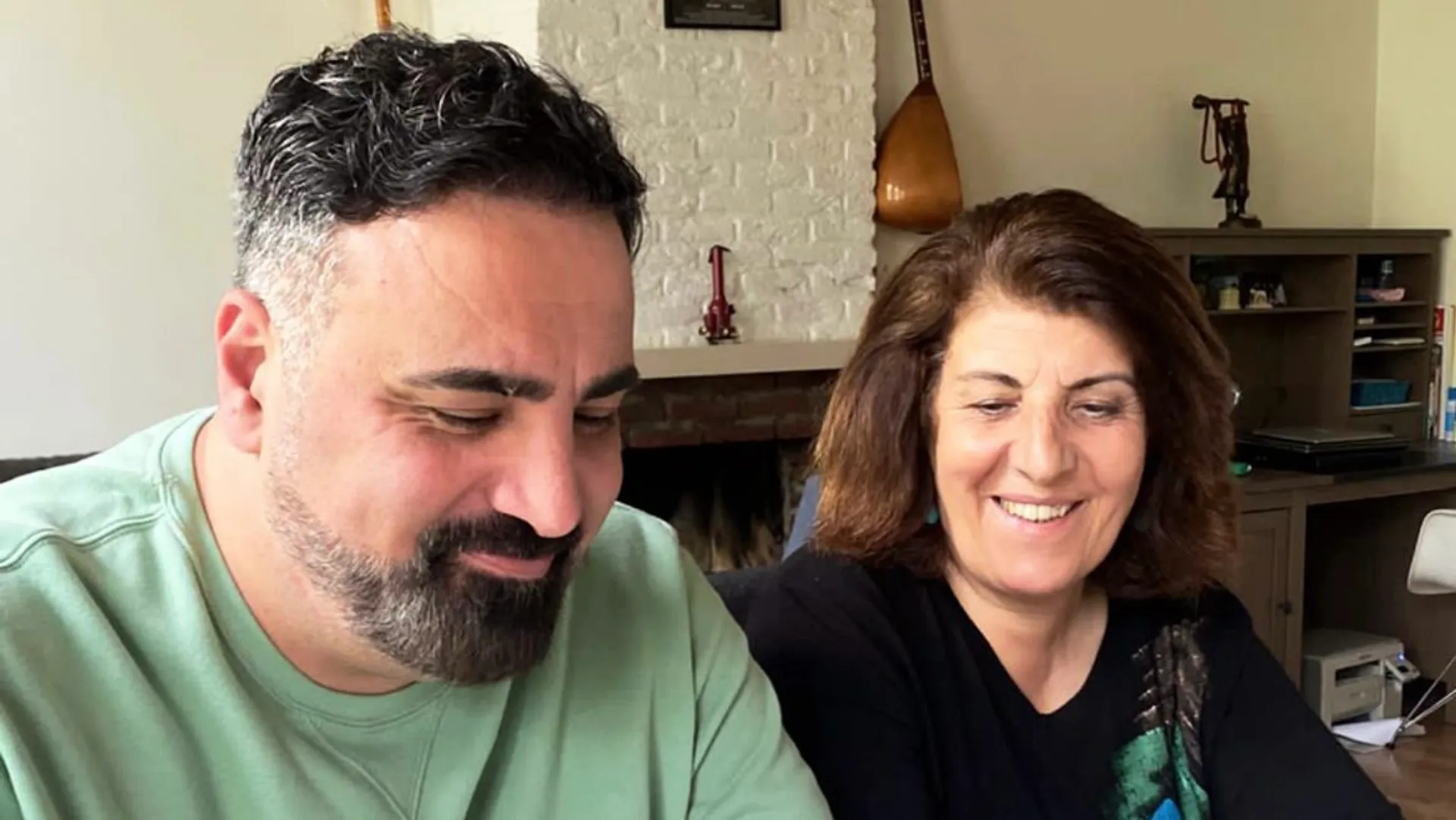 Afbeelding van Sinan Can interviewt zijn moeder: 'Ik wil met je praten, over je leven, je keuzes, je kracht'