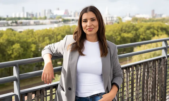 Afbeelding van Ouissam staat op straat als haar campuscontract afloopt: ‘De situatie is uitzichtloos’