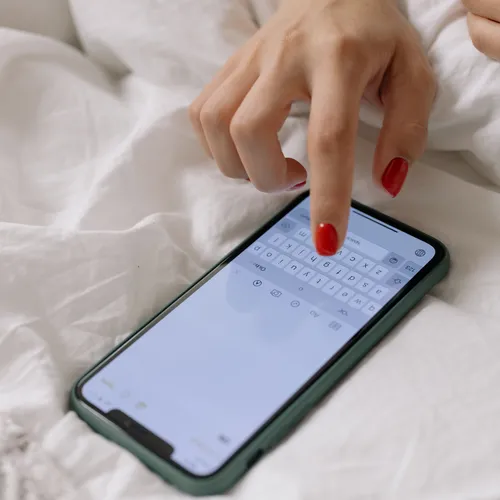 Anna werd slachtoffer van online seksueel geweld: ‘Ik heb nooit toestemming gegeven'