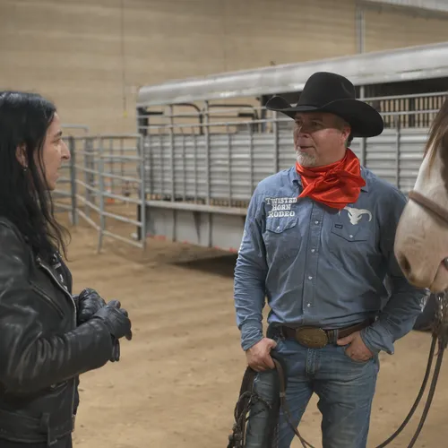 Raven van Dorst reist met X in paspoort naar de VS: 'Ik vraag alleen maar het recht om te bestaan' | Nachtdieren USA