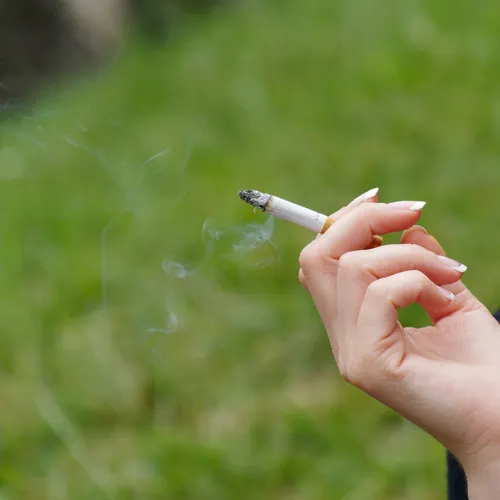 Sigaretten: hoe jouw peuk bijdraagt aan de plastic soep