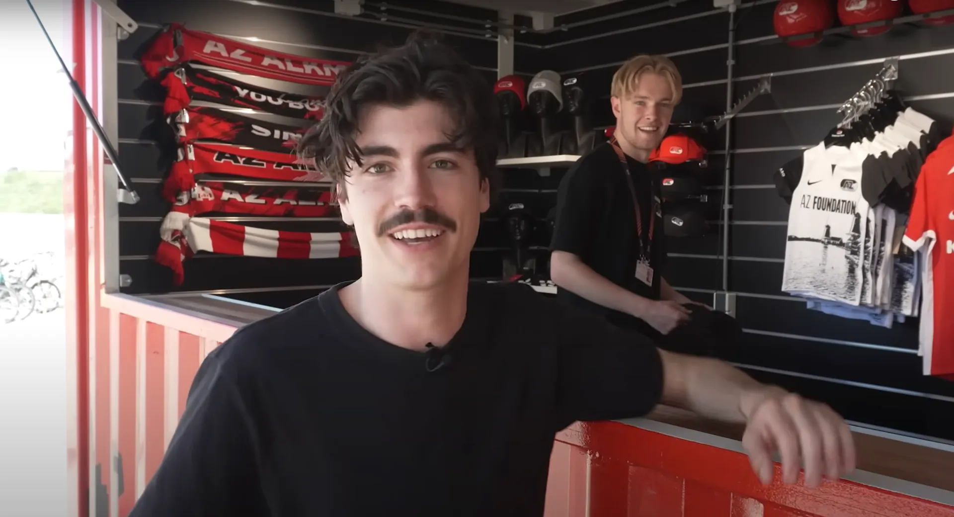 Afbeelding van Max wordt fan van AZ: 'Er mag meer gezongen worden'