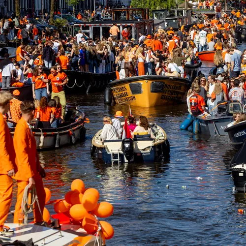 Koningsdag-video Amsterdam: ben je als omstander verplicht om in te grijpen?