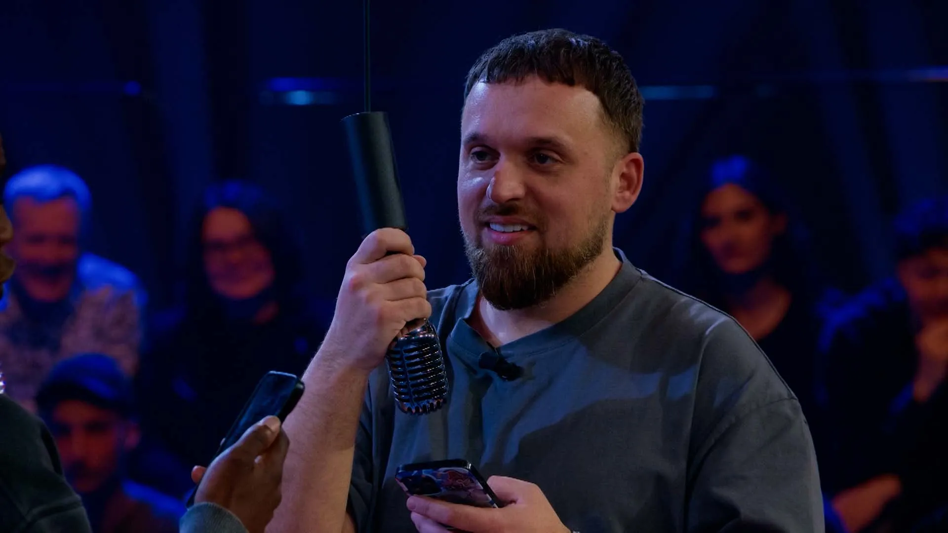 Afbeelding van 1-op-1 battle Fraasie en Ta Joela in Knockout Champs: 'Fraasie maakt vieze beats, hij ruikt ook zo'