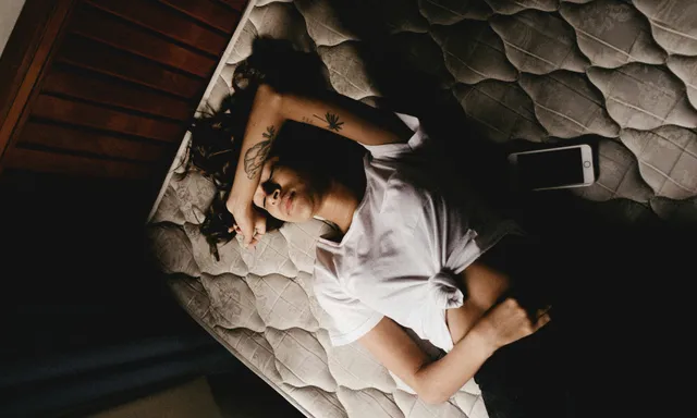 Afbeelding van Jurney heeft endometriose: 'Soms durf ik mijn huis niet uit door de pijn'