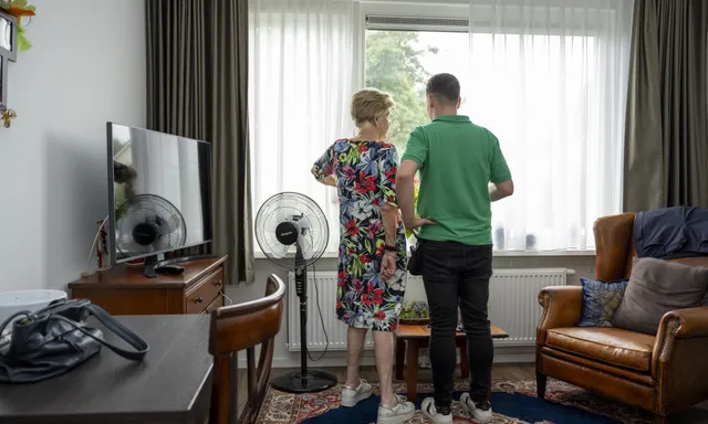 Afbeelding van Arlen (21) werkt in de zorg: 'Wij zien mensen vaker dan hun eigen familie'