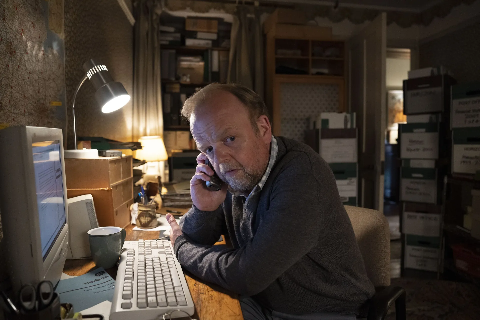 Afbeelding van Mr Bates vs The Post Office: hoe een softwarefout een nationaal schandaal werd