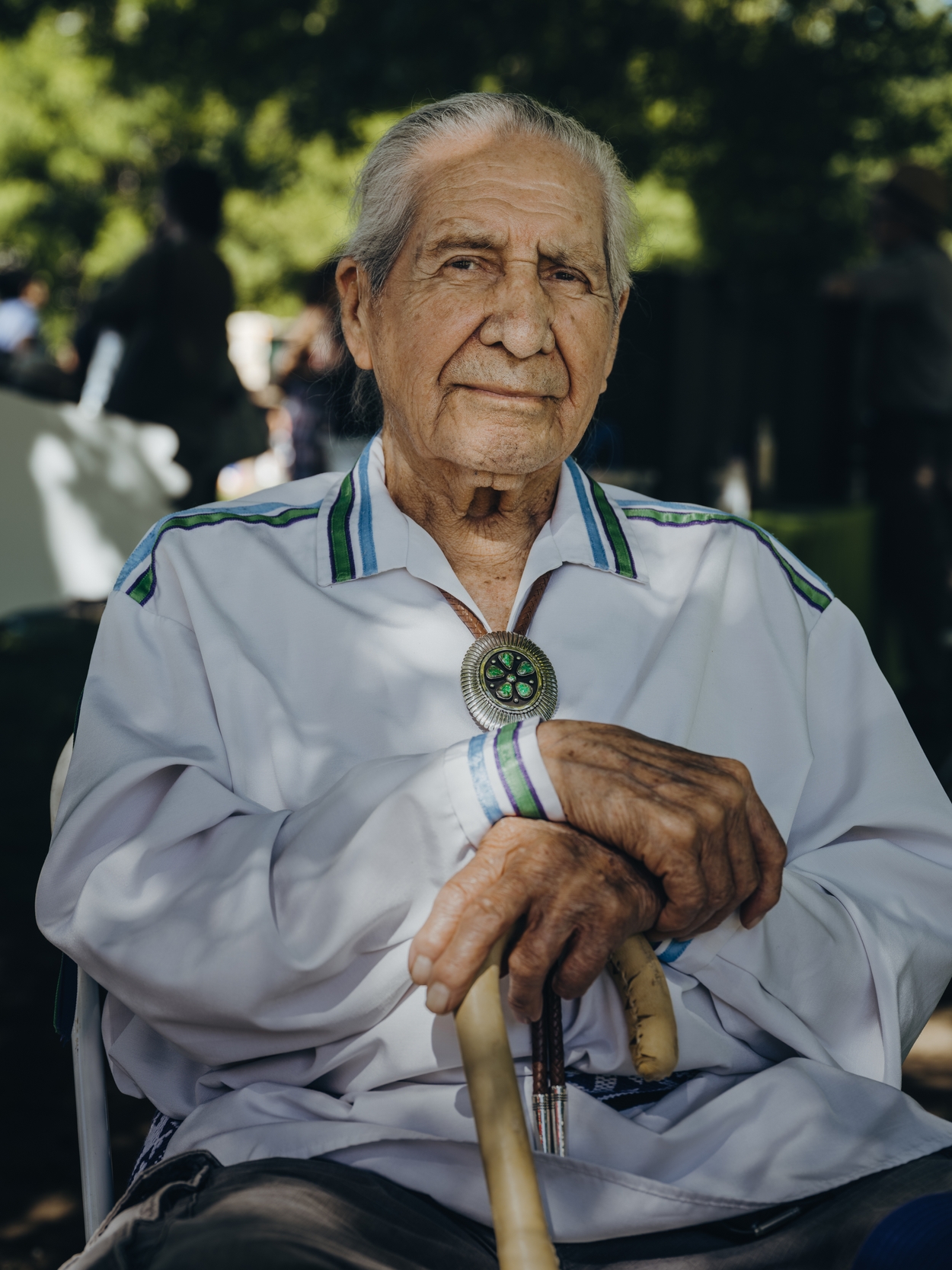 Oren Lyons, vooraanstaand chief van de Seneca tribe en de Haudenosaunee gemeenschap, in Ondersteboven van de Amerika's