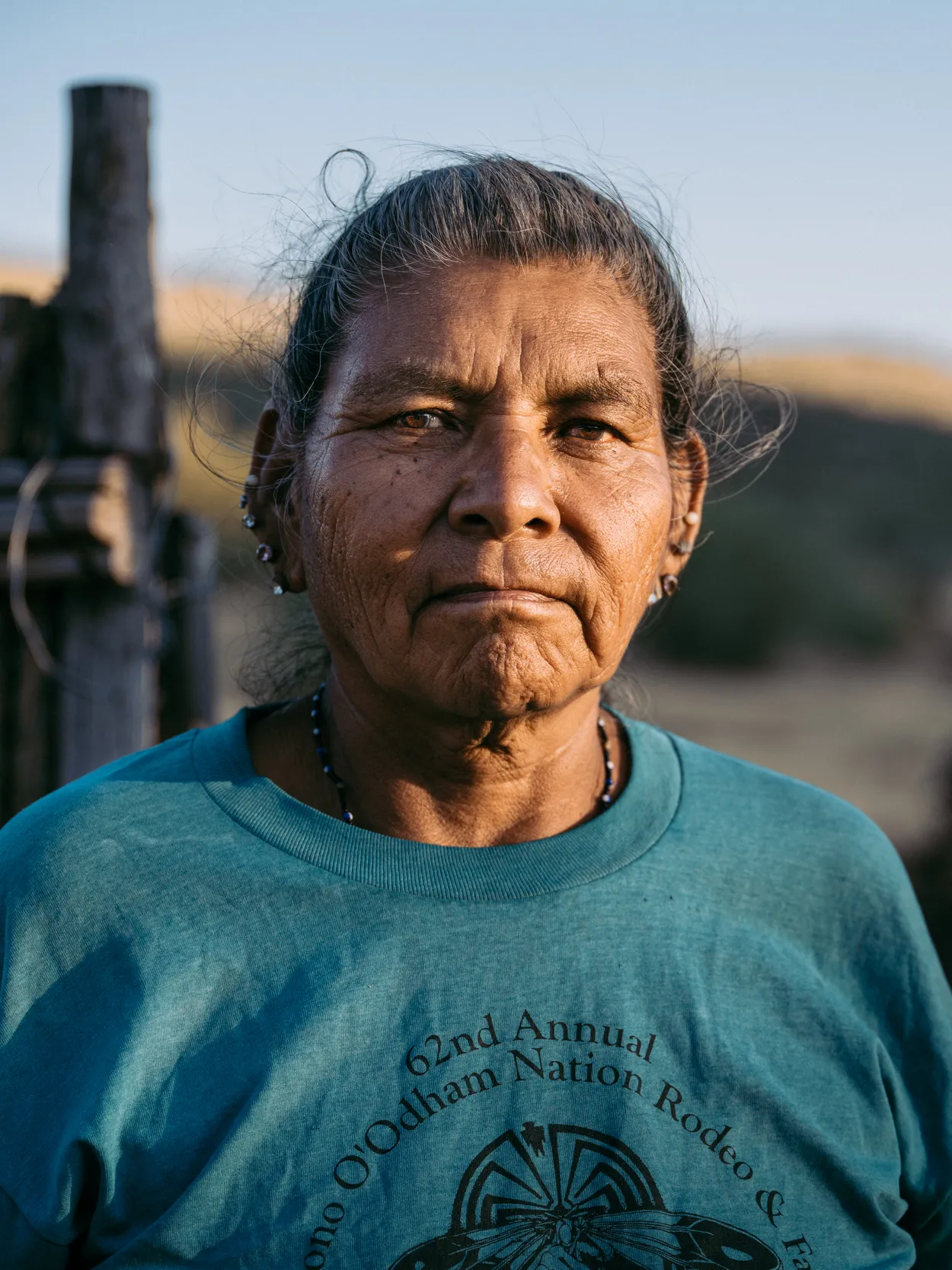 De moeder van Matthias, Tohono O’odham tribe, in Ondersteboven van de Amerika's