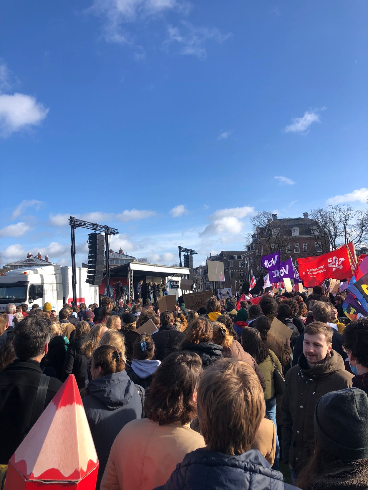 Fleur Haages protesteert in Amsterdam voor compensatie voor de 'pechgeneratie'