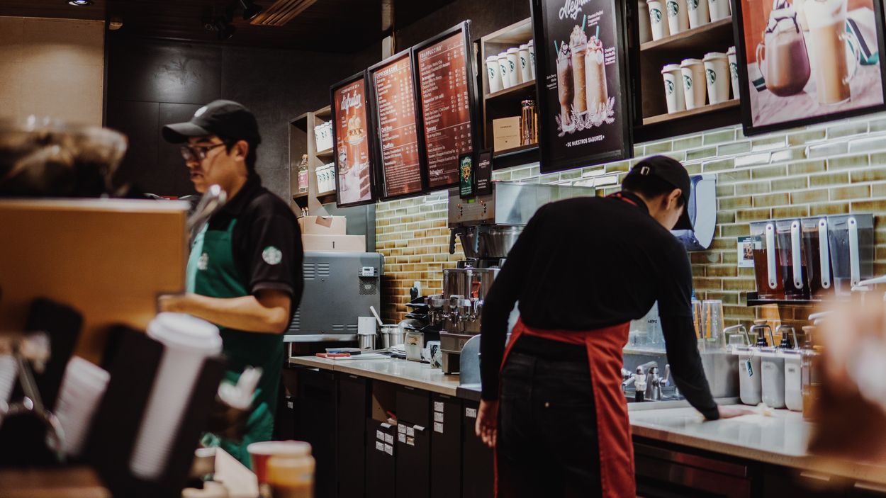 Afbeelding van Eerste vakbond binnen Starbucks: hoopvol voor medewerkers van multinationals?