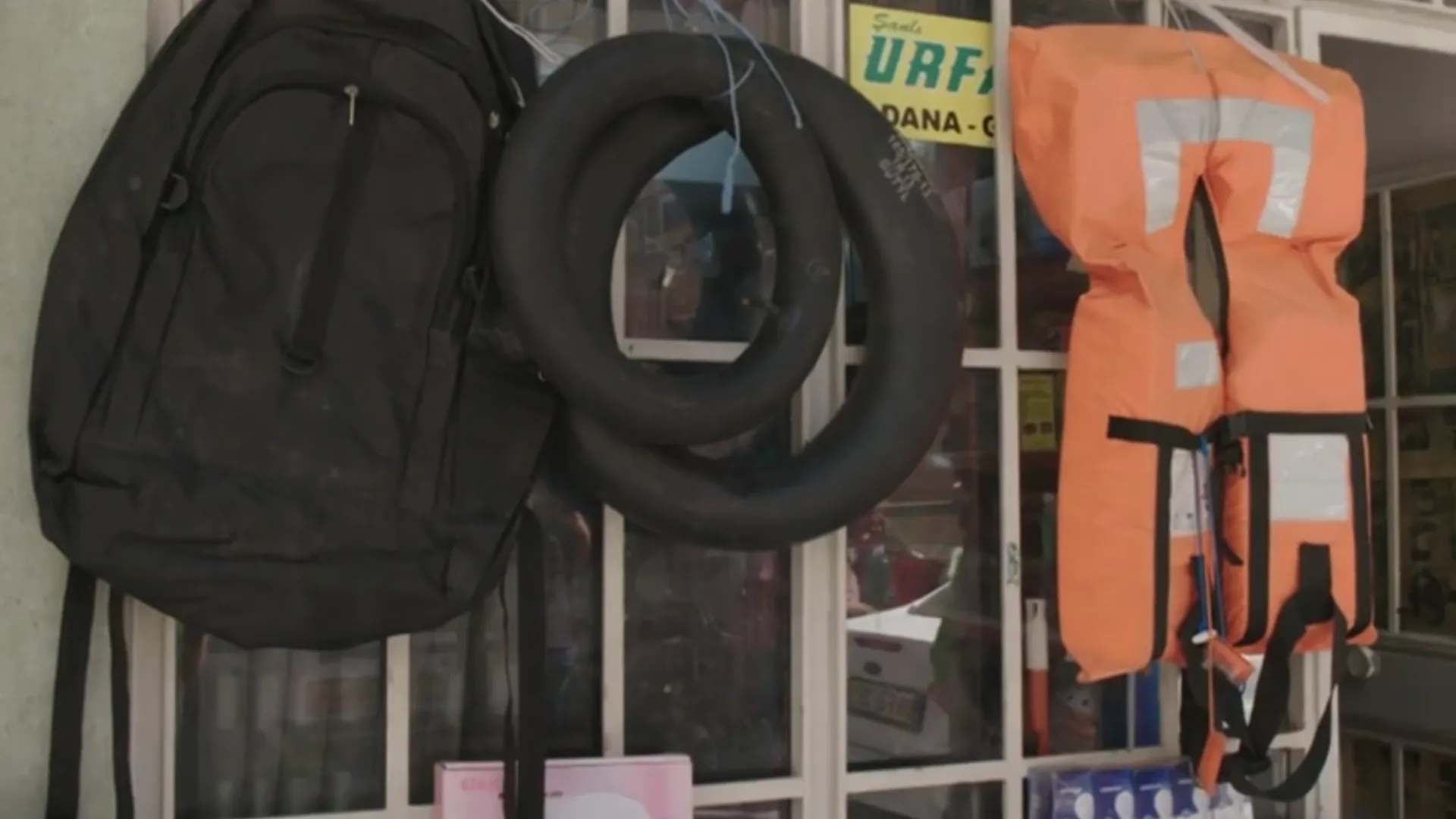 Winkel met benodigdheden voor de vlucht in Izmir