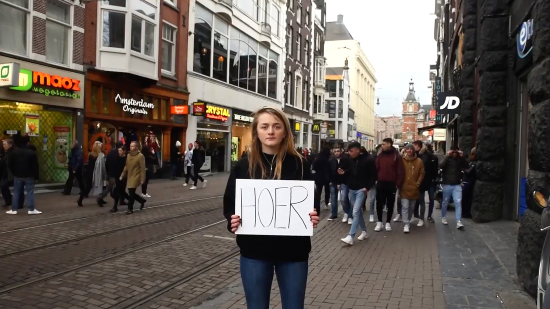 Milou Deelen in video over slutshaming