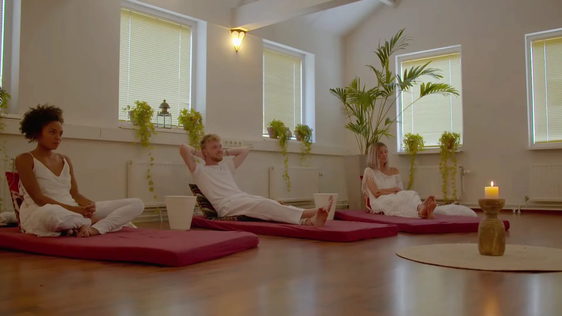 Dzifa, Bastiaan en Nellie tijdens de ayahuasca ceremonie
