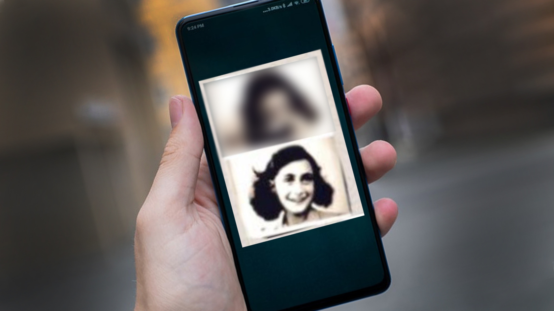 Anne Frank Whatsapp blur