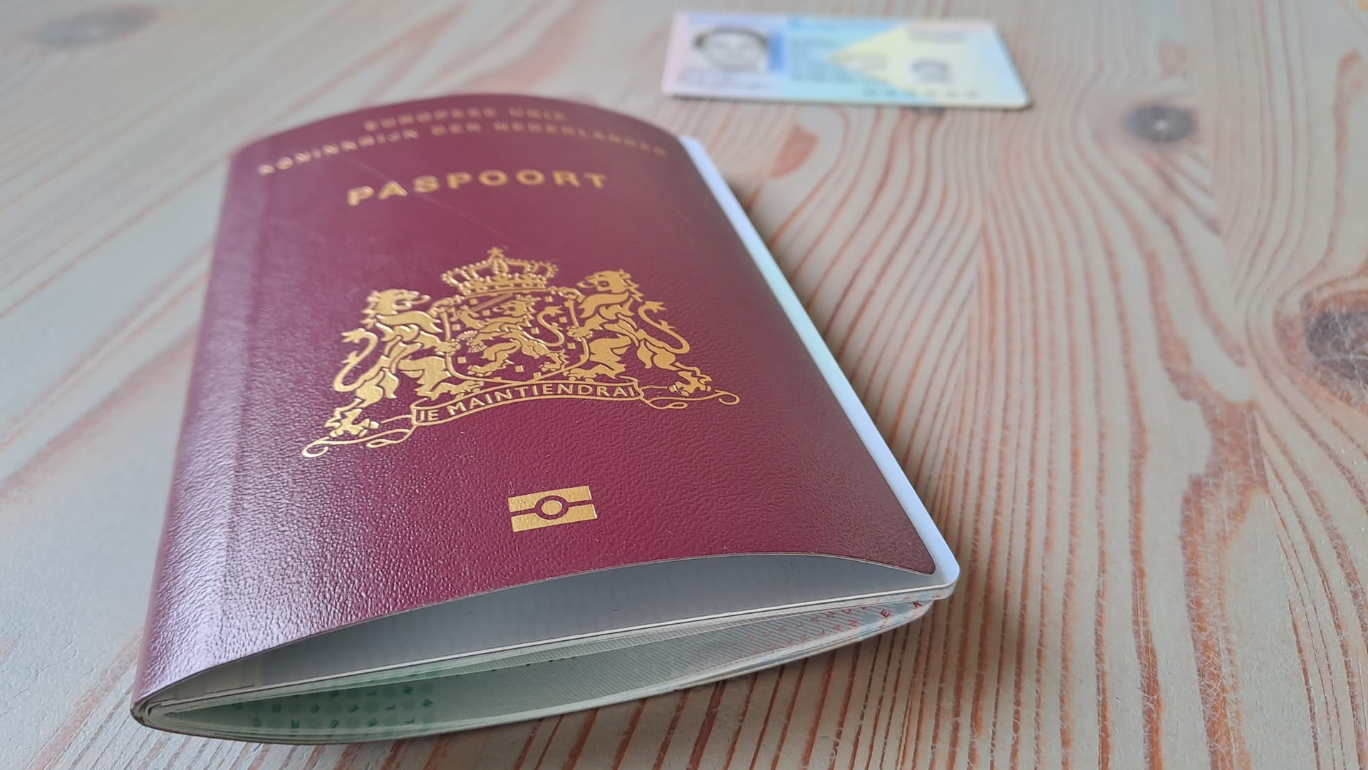 Nederlands paspoort