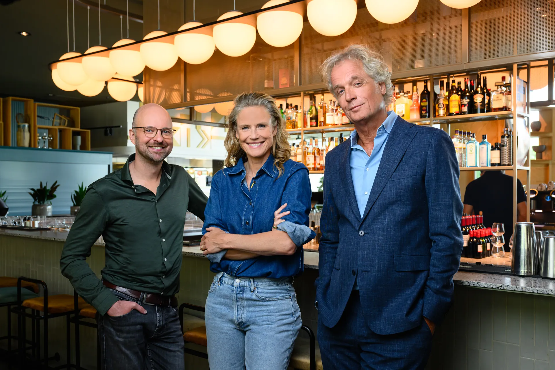 Afbeelding van Jeroen Pauw, Sophie Hilbrand en Tim de Wit in gesprek over Bar laat