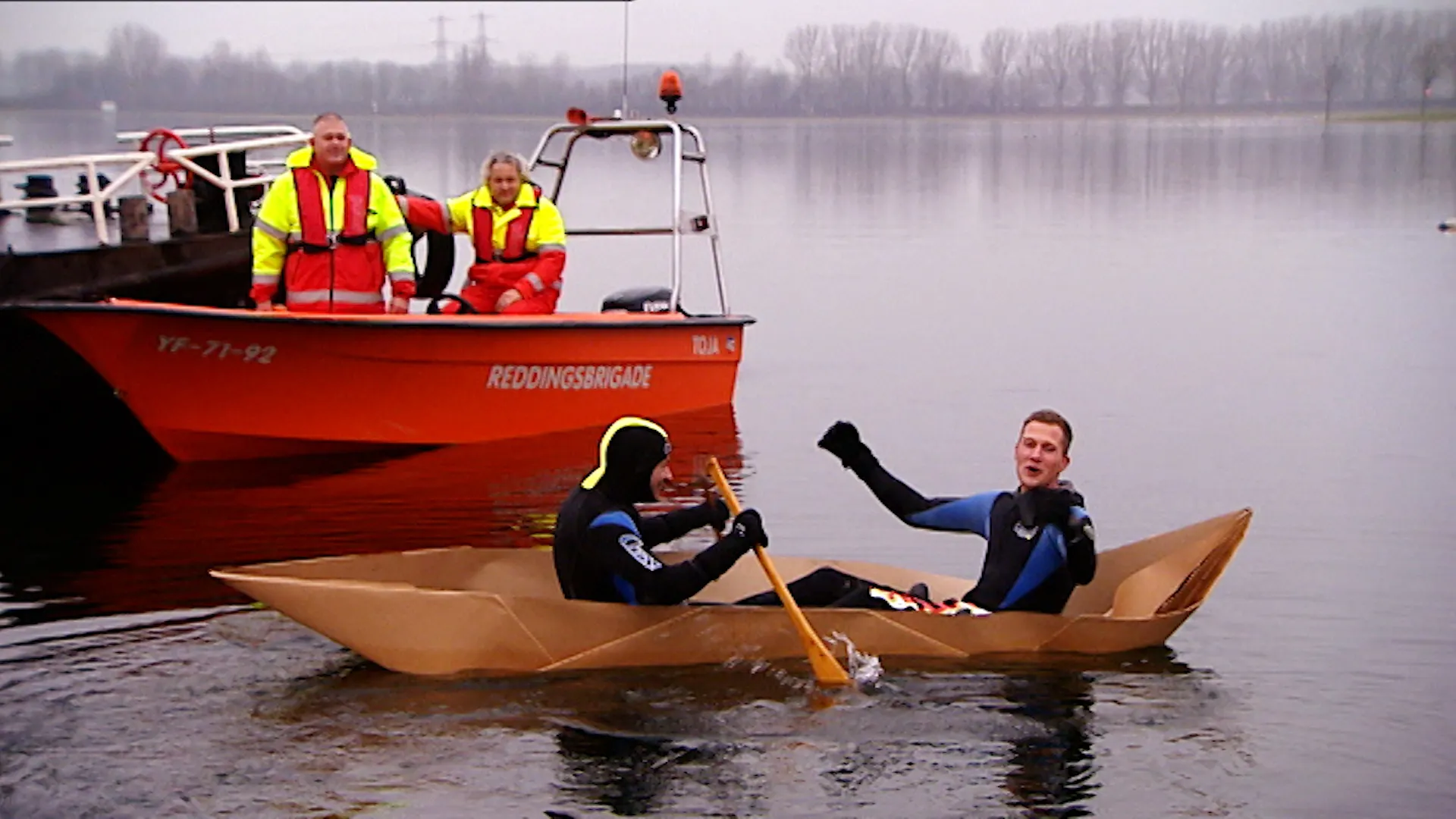 Afbeelding van Varen in een papieren bootje - Proefkonijnen | Oud Goud