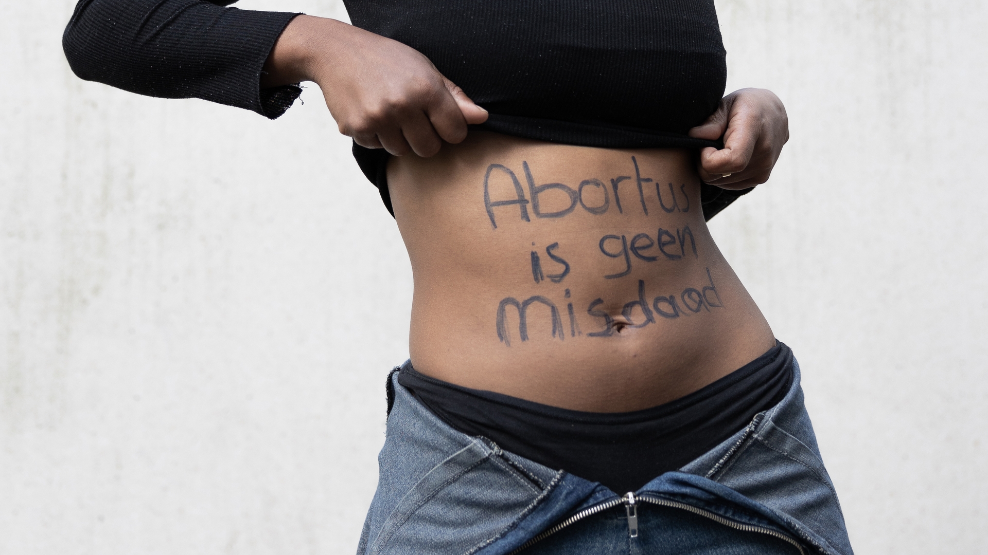 Afbeelding van Abortus is geen misdaad: 'Veel mensen onderschatten hoe kwetsbaar het recht op abortus in Nederland is’