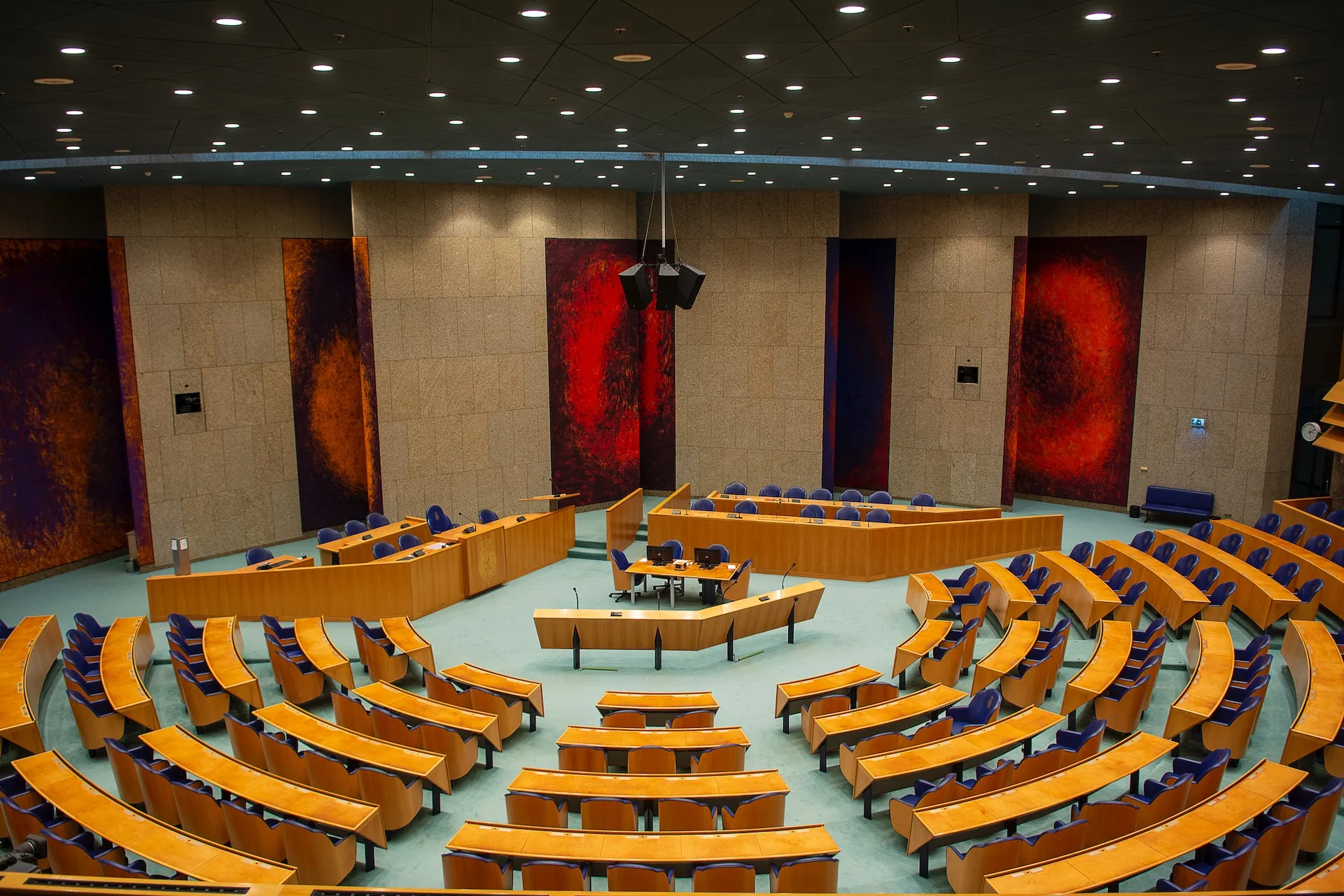 Afbeelding van Moet de Tweede Kamer voor minstens de helft uit vrouwen bestaan?