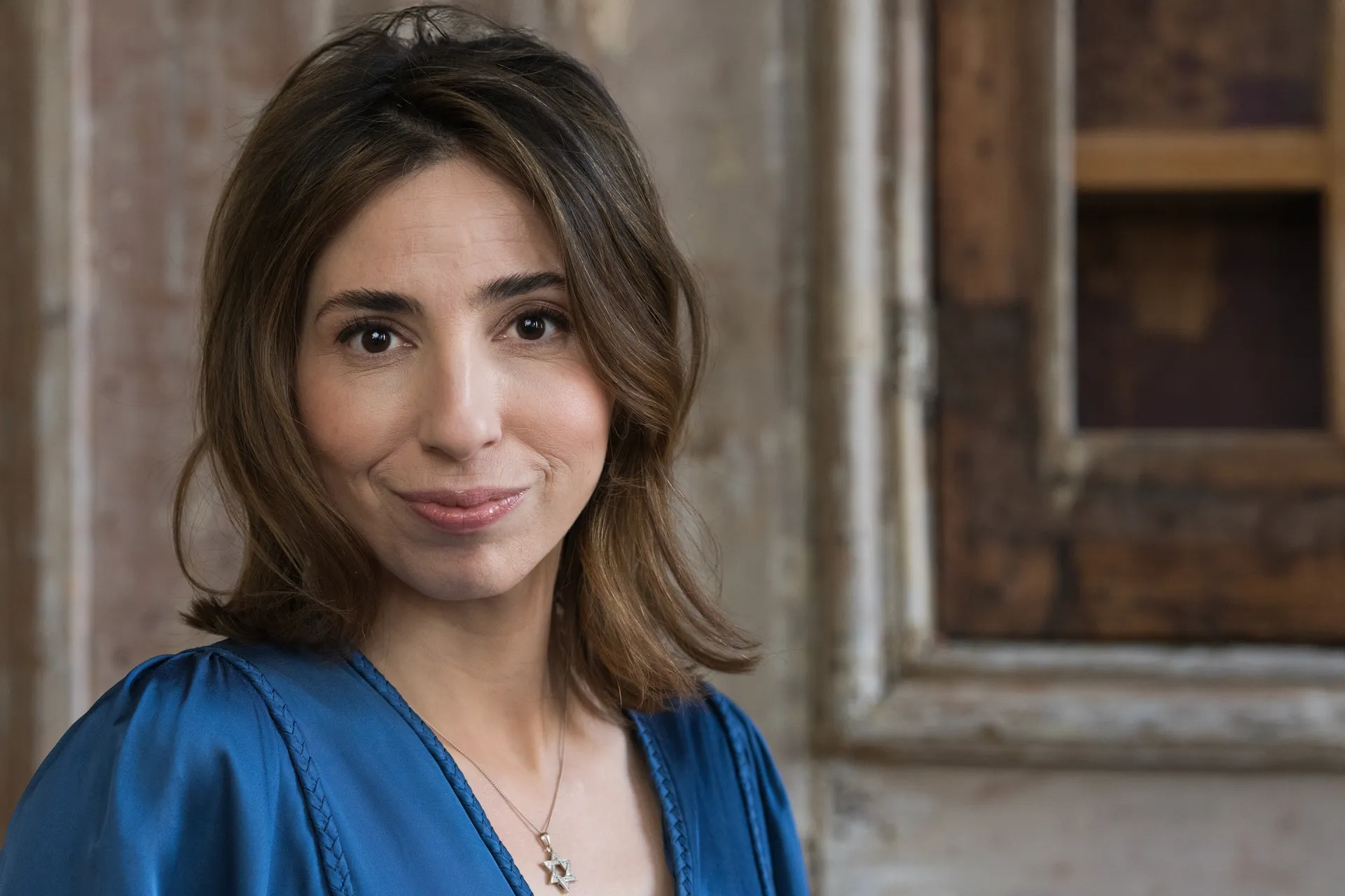 Afbeelding van Natascha van Weezel over intergenerationeel trauma: 'Ik heb de angst in de ogen van mijn grootouders gezien'