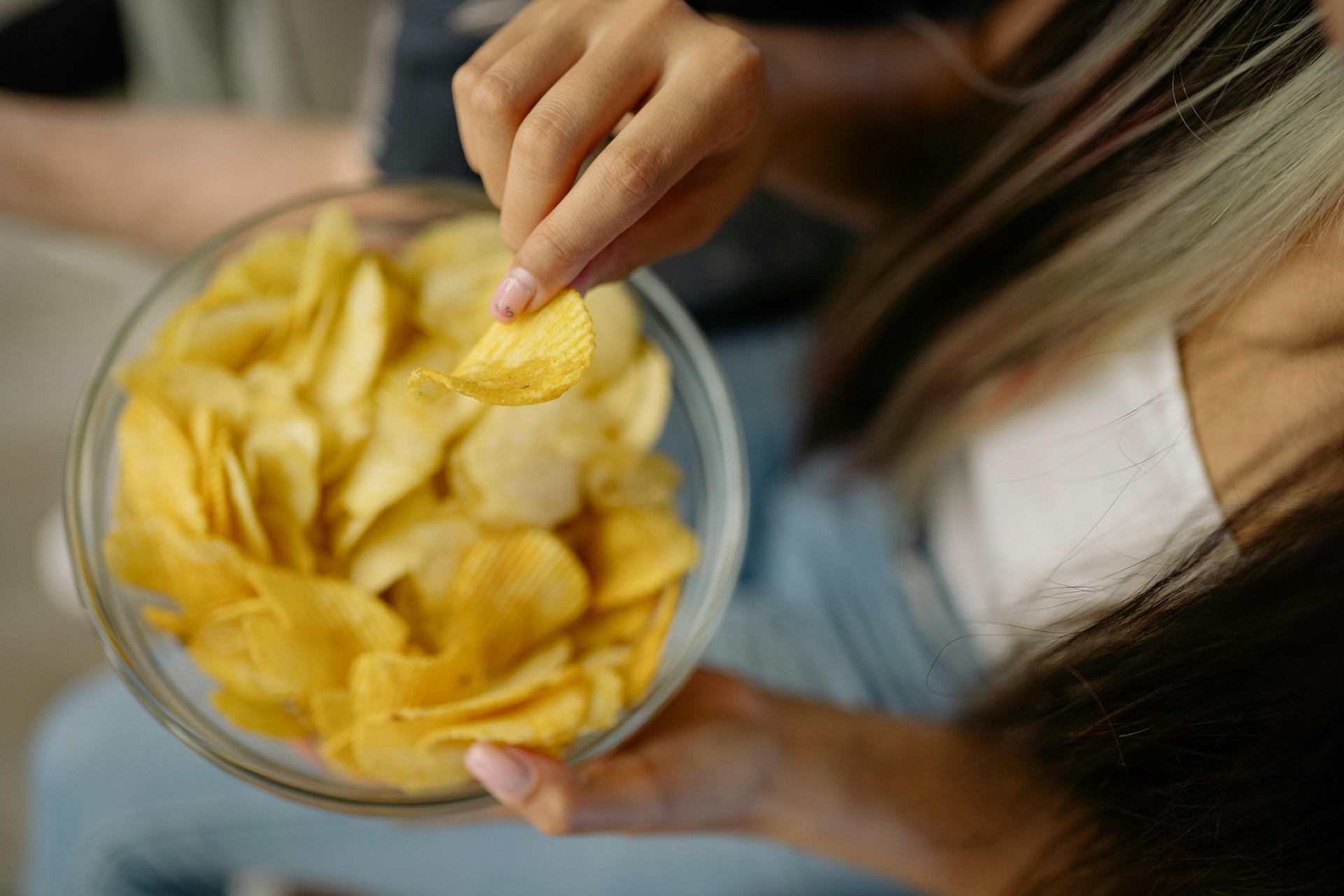 Afbeelding van Waarom kan je beter niet uit emotie een zak chips opentrekken?