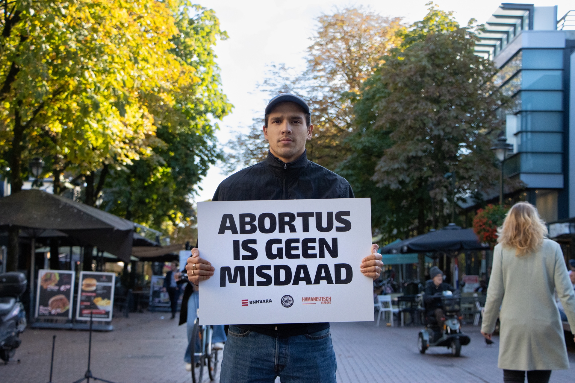 Afbeelding van 69.000 handtekeningen voor het burgerinitiatief Abortus is geen misdaad