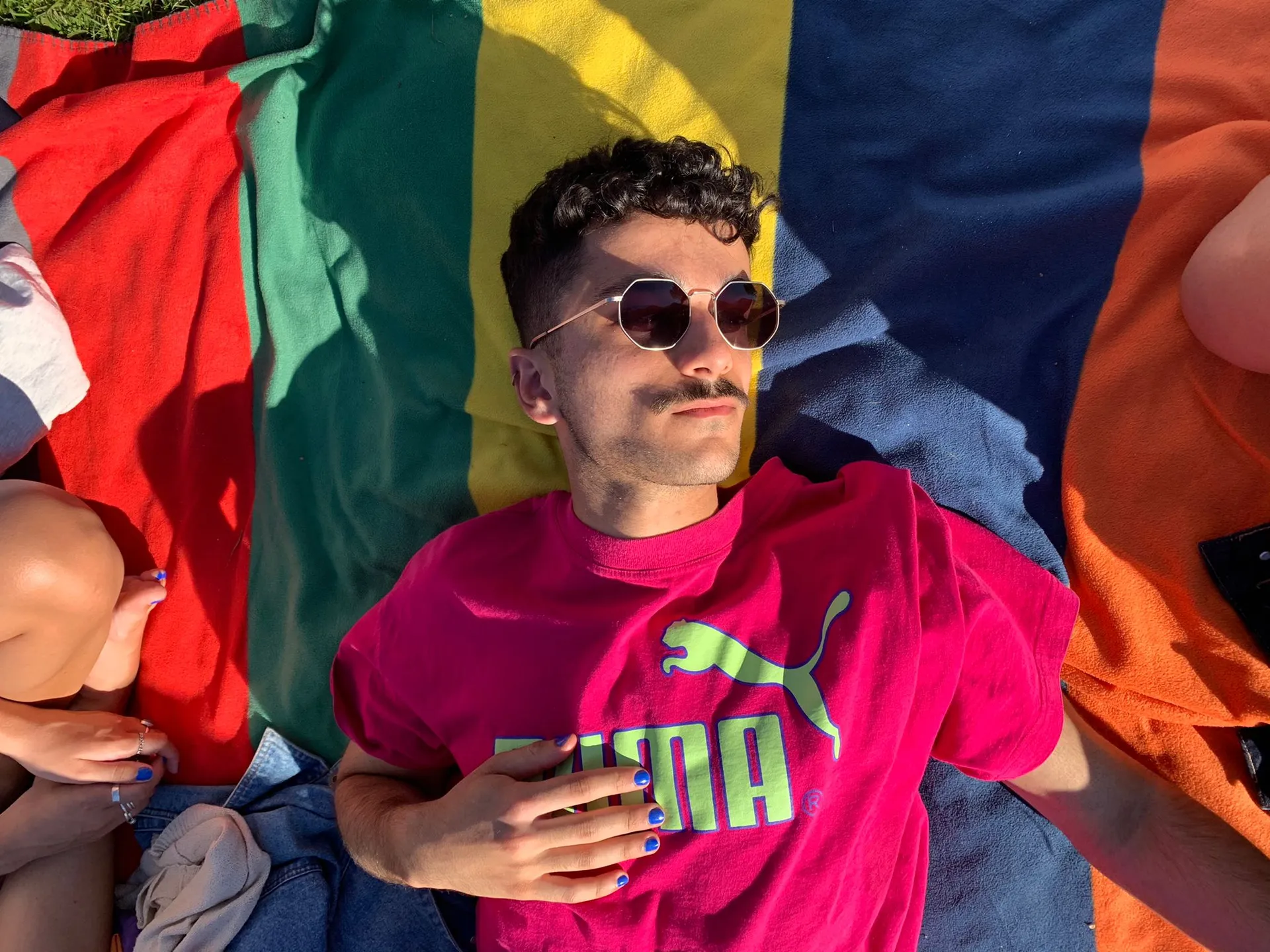 Afbeelding van Hoe is het om op te groeien zonder queer representatie in de buurt?